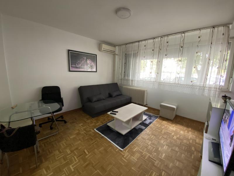 Novi Beograd - Blok 21-Renoviran-Namešten ID#3038