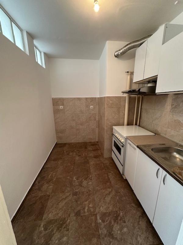 Novi Beograd-Odlicna lokacija-33m2-Uknjižen ID#2954