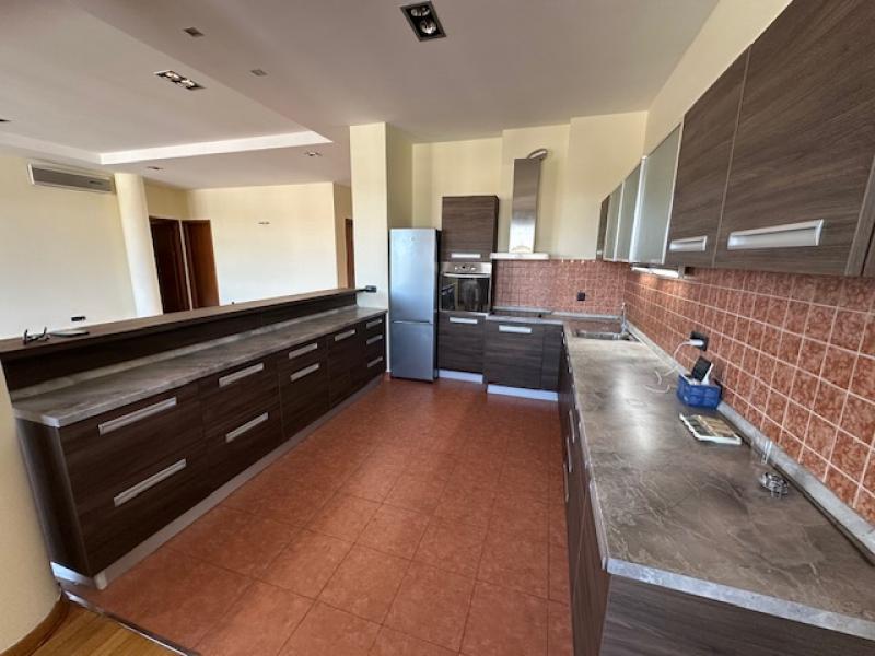 Dedinje - Beli Dvor-180m2-Garaža-Teretana-Dvorište ID#3026