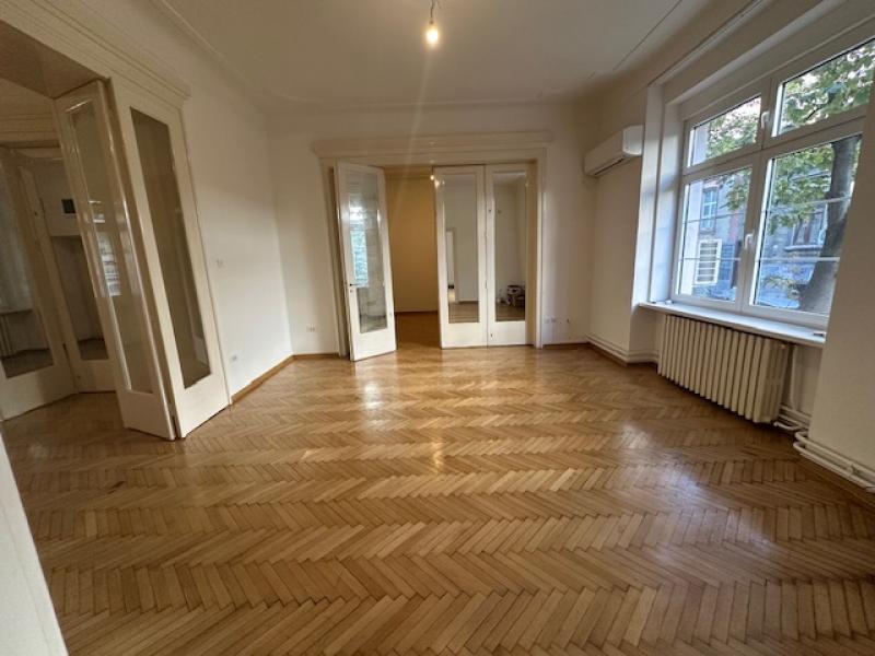 Stari grad - Centar-Dositejeva-200m2-Salonac ID#3035