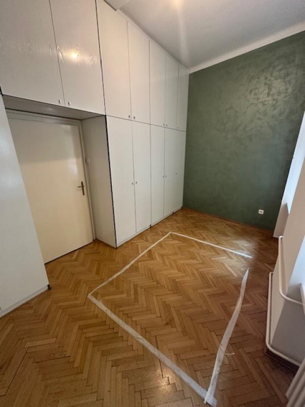 Stari grad - Centar-Dositejeva-200m2-Salonac ID#3035