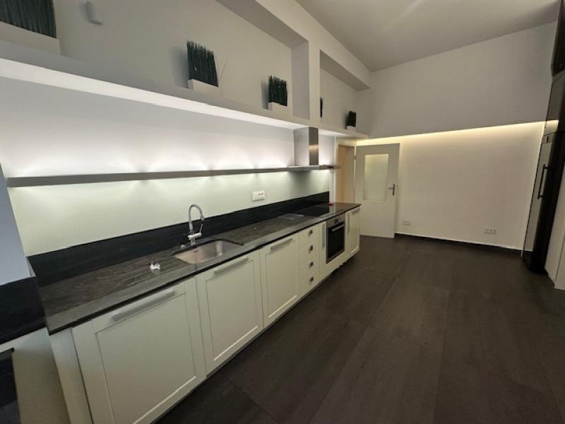 Stari grad - Centar-Dositejeva-200m2-Salonac ID#3035